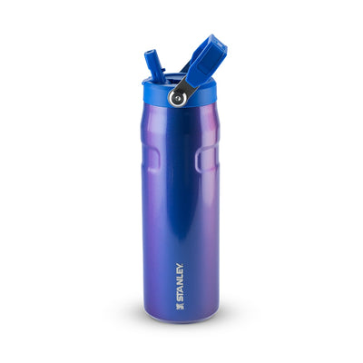 Garrafa Térmica Aerolight Flip Straw Stanley 710 ml Sapphire Shimmer, com a tampa aberta, foto 16 de 142