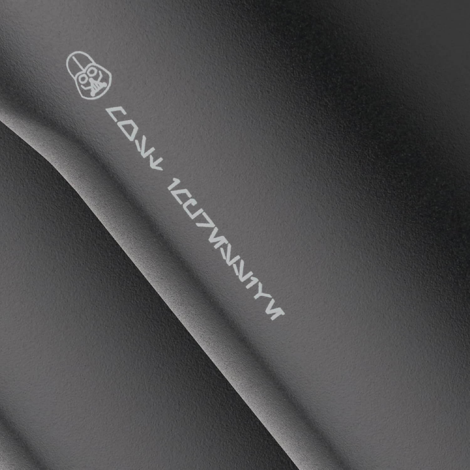 Close-up da Garrafa Térmica Owala FreeSip - 710ml | 24oz com design inteligente.