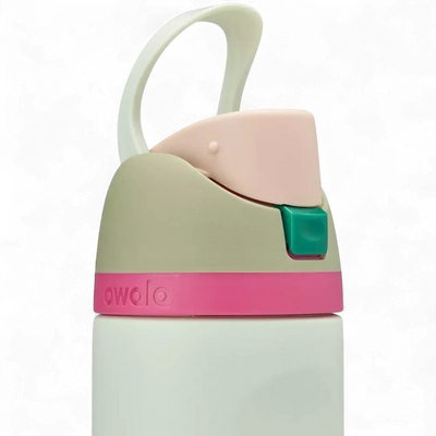 Detalhe da tampa da Garrafa Térmica Owala FreeSip - 710ml | 24oz com design moderno e funcional.