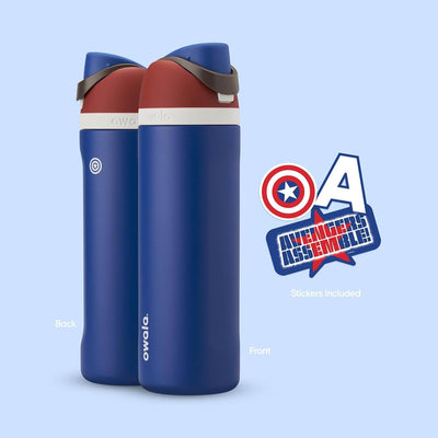 Garrafa térmica Owala FreeSip 710ml, design azul com adesivos dos Vingadores, duas formas de beber, prática para hidratação.