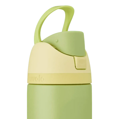Garrafa Térmica Owala FreeSip - 710ml | 24oz com design inteligente e bico patenteado para hidratação moderna e prática.