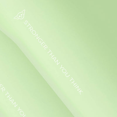 Imagem motivacional com texto 'Stronger Than You Think' em fundo verde claro.