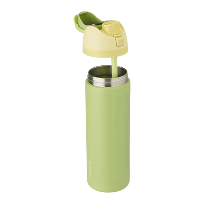 Garrafa Térmica Owala FreeSip - 710ml | 24oz com design inteligente, tampa aberta e bico FreeSip® em verde, ideal para duas formas de beber.