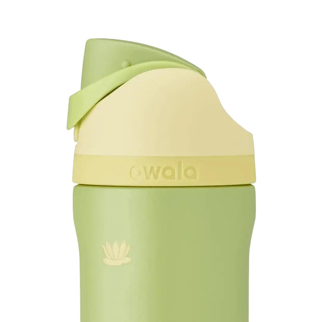 Garrafa Térmica Owala FreeSip - 710ml | 24oz em verde, com design inteligente e canudo embutido para hidratação prática.