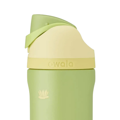 Garrafa Térmica Owala FreeSip - 710ml | 24oz em verde, com design inteligente e canudo embutido para hidratação prática.