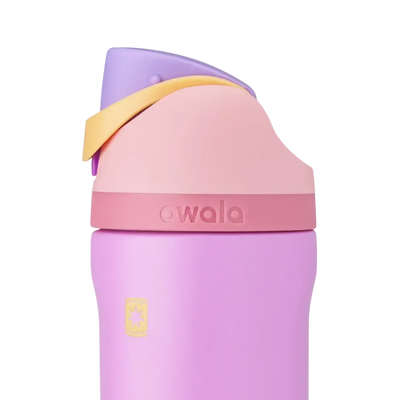 Garrafa térmica Owala FreeSip de 710ml com design inteligente, ideal para beber de duas formas. Hidratação prática e moderna.