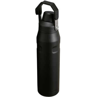Garrafa Térmica Stanley Aerolight™ Fast Flow 1,1 L Matte Black, vista frontal com tampa fechada, foto 20 de 63