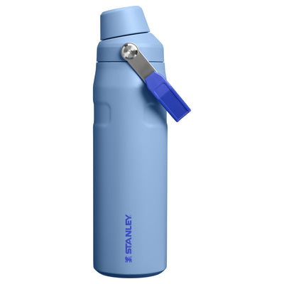 Garrafa Térmica Stanley Aerolight™ Fast Flow 710 ml Blue Sky, vista frontal com tampa fechada