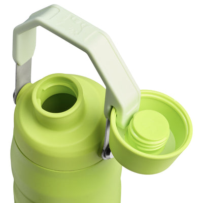 Garrafa Térmica Stanley Aerolight™ Fast Flow 710 ml Chartreuse, com a tampa aberta