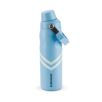 Garrafa Térmica Stanley Aerolight™ Fast Flow 710 ml Cornflower Chevron, vista frontal com tampa fechada