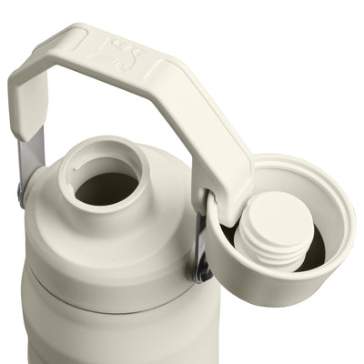 Garrafa Térmica Stanley Aerolight™ Fast Flow 710 ml Cream, com a tampa aberta