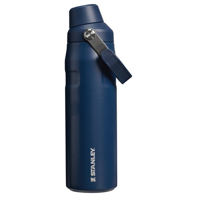 Garrafa Térmica Stanley Aerolight™ Fast Flow 710 ml Dark Navy, vista frontal com tampa fechada