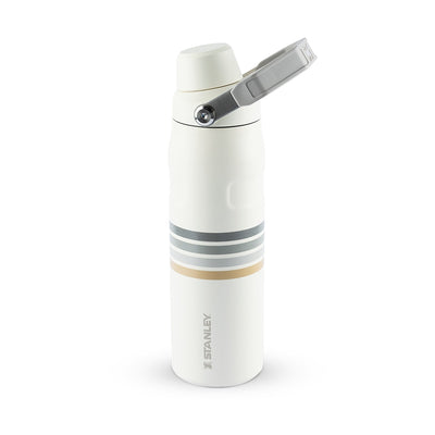 Garrafa Térmica Stanley Aerolight™ Fast Flow 710 ml Varsity Cream Ash Stripes, com a tampa aberta