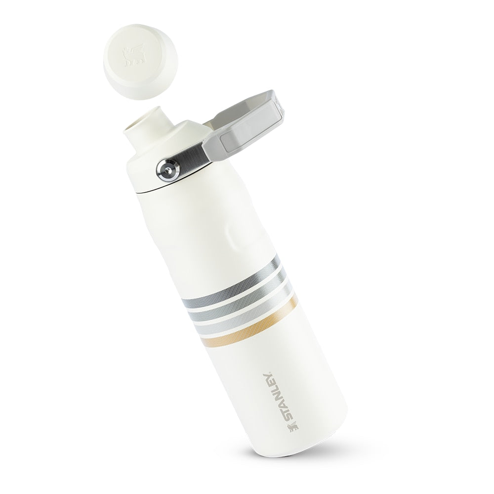 Garrafa Térmica Stanley Aerolight™ Fast Flow 710 ml Varsity Cream Ash Stripes, com a tampa aberta, foto 117 de 141