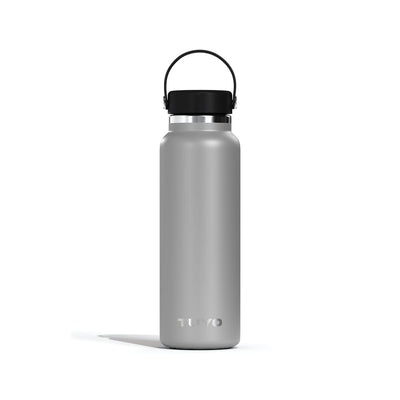 Garrafa Térmica Tuyo 1200 ml Grafite, vista frontal com tampa fechada