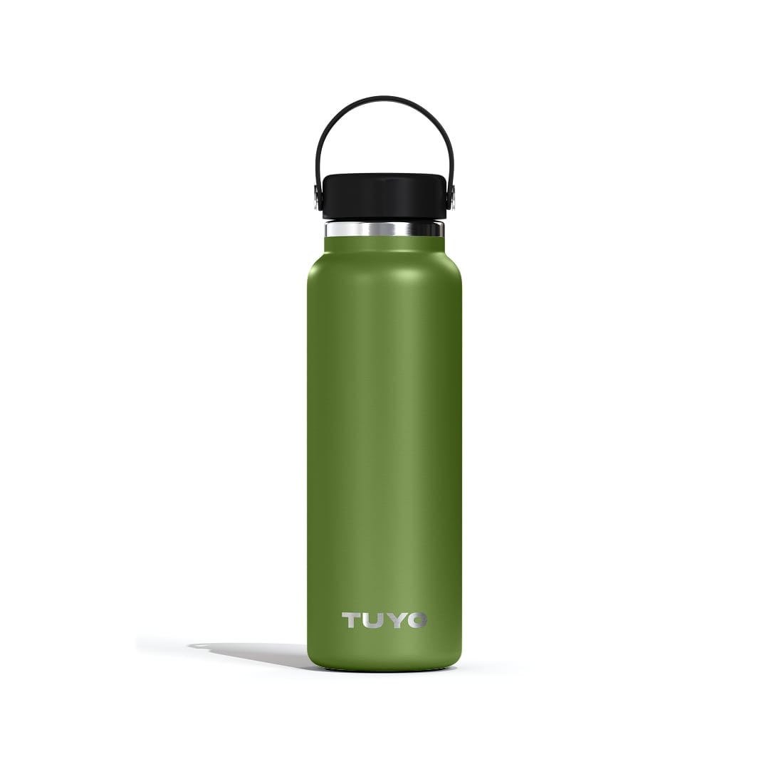 Garrafa Térmica Tuyo 1200 ml Verde Militar, vista frontal com tampa fechada