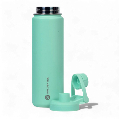 Garrafa Térmica Goldentec 750ml em aço inoxidável verde com tampa removível, ideal para manter bebidas quentes por 12h e frias por 24h.