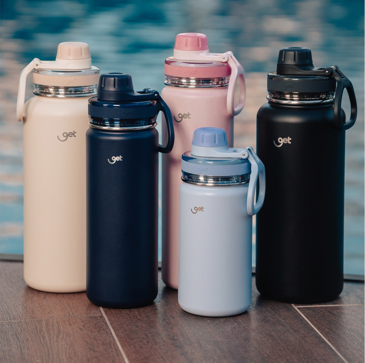 Garrafa Térmica GET Trity 750ml com design moderno e diversas cores, perfeita para manter bebidas quentes ou frias.