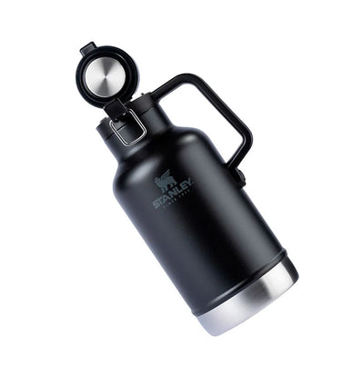 Growler Térmico Classic 1.9L Stanley em preto com tampa destacável, reconhecido por conservação térmica e resistência excepcionais.