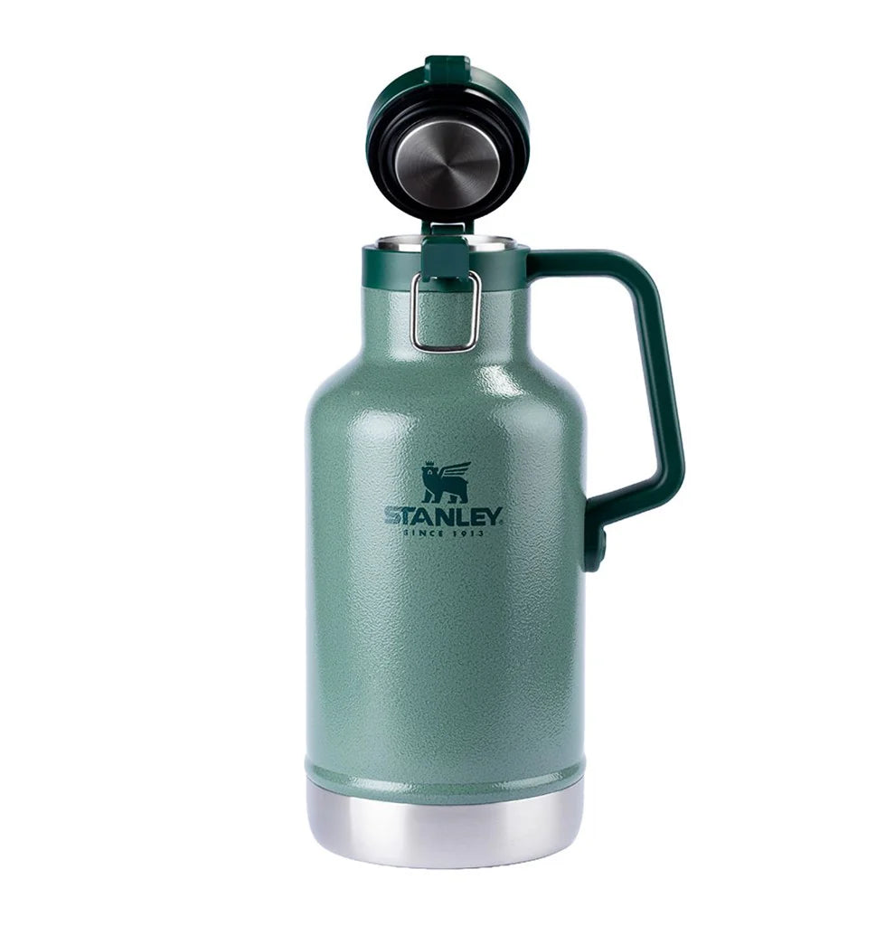 Green Growler Térmico Classic 1.9L Stanley with open lid for thermal conservation