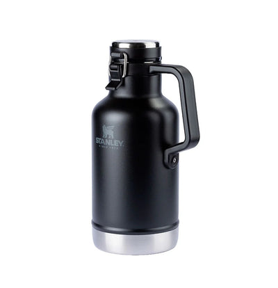 Growler Térmico Classic 1.9L Stanley em cor preta com alça resistente, ideal para conservação térmica de bebidas.