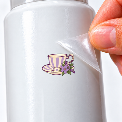 Lavanda Botânica — Xícara — sticker UV DTF individual com verniz — detalhe de aplicação