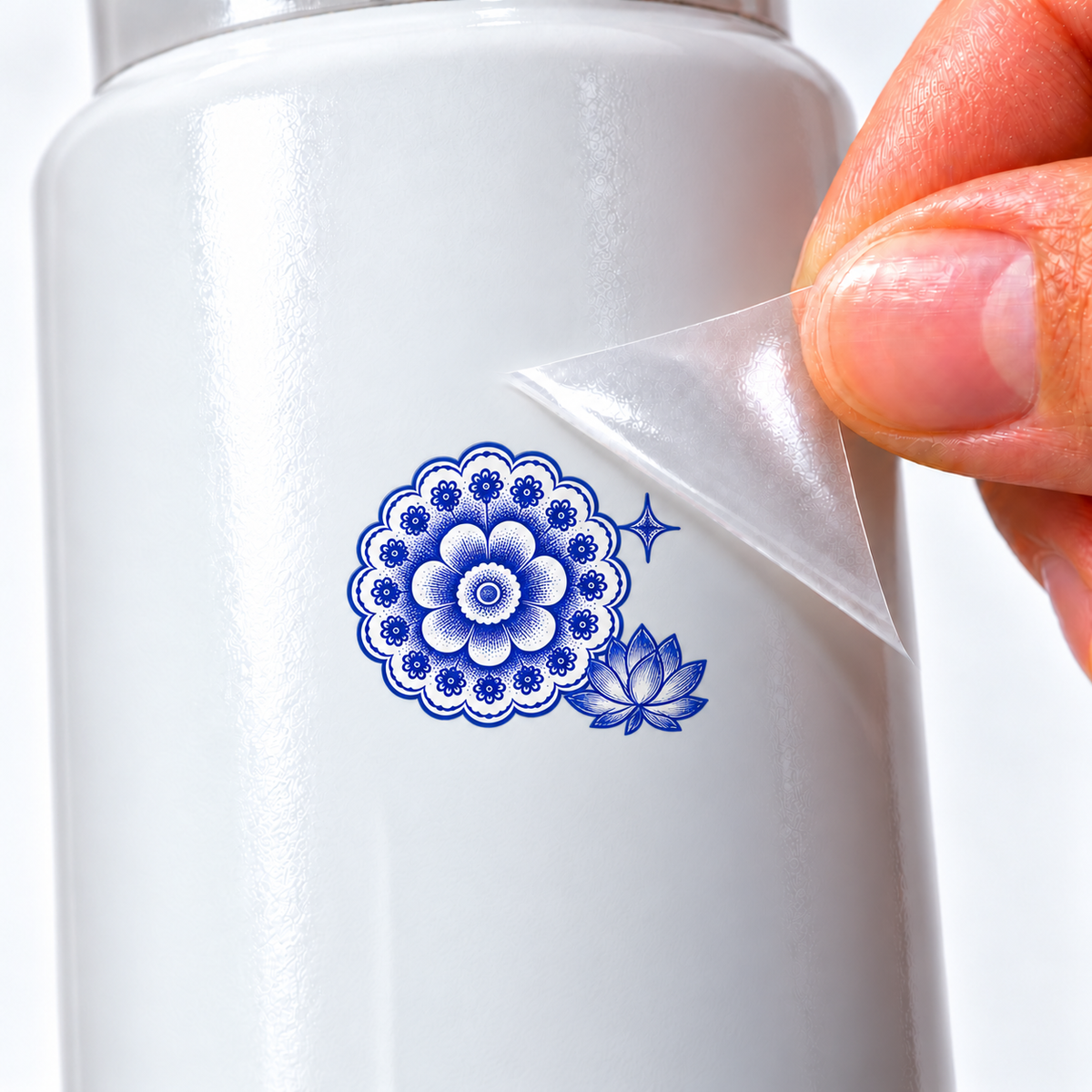 Porcelana de Coalas — Rosácea ornamental — sticker UV DTF individual com verniz — detalhe de aplicação