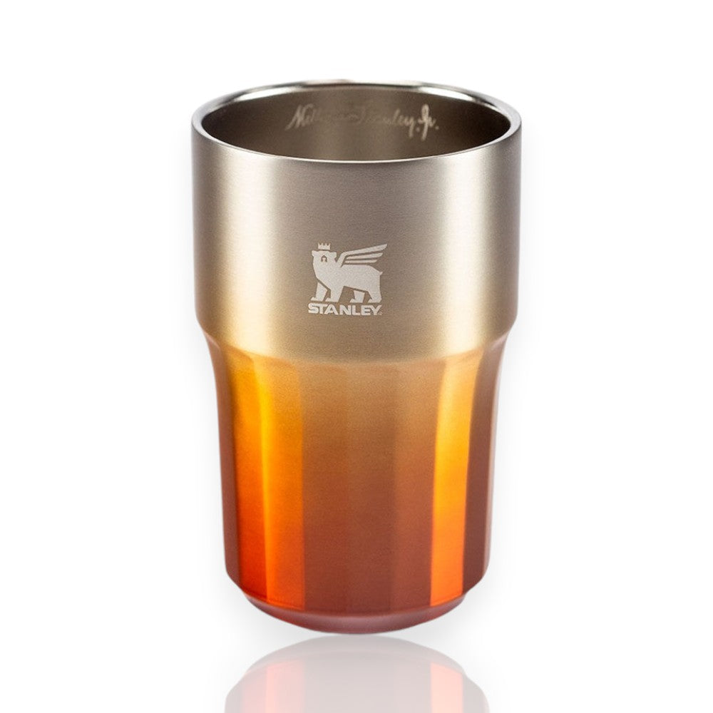 Copo térmico Stanley - Beer Tumbler Happy Hour Stanley - 384ml, design sofisticado e ergonômico, ideal para bebidas diversas.
