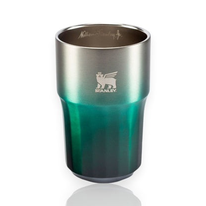 Beer Tumbler Happy Hour Stanley - 384ml com design elegante e alto desempenho, ideal para bebidas geladas e estilo sofisticado.