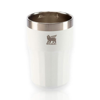 Beer Tumbler Happy Hour Stanley - 384ml, copo térmico elegante, ideal para bebidas diversas, mantendo a temperatura por mais tempo.