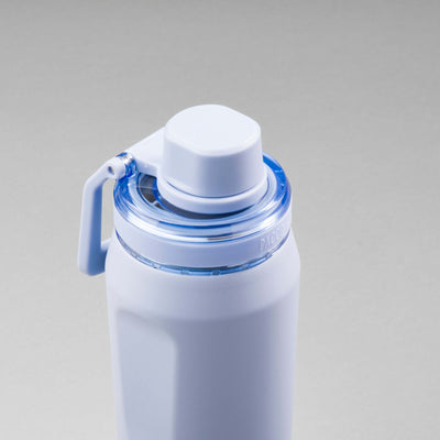 Garrafa Térmica PACCO Vyta 650ml com design elegante e tampa azul, ideal para manter bebidas quentes por 12h e frias por 24h.
