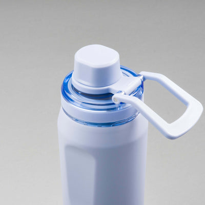 Tampa da Garrafa Térmica PACCO Vyta 650ml com design elegante em aço inoxidável, mostrando inovação e durabilidade no detalhe.