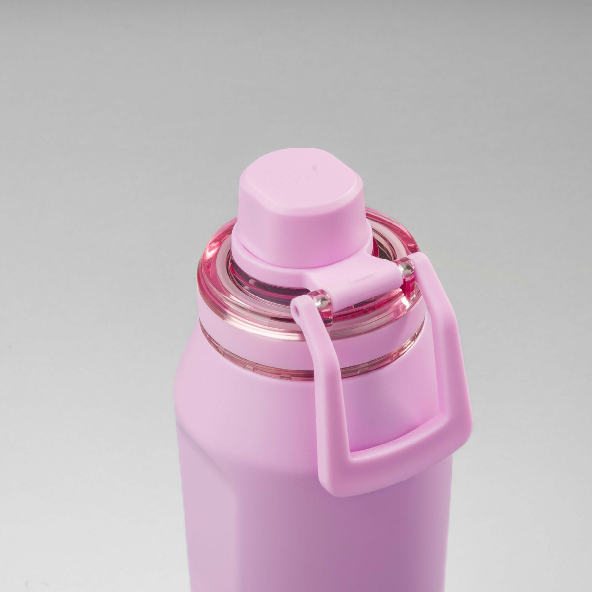 Garrafa Térmica PACCO Vyta 950ml em rosa com tampo de aço inoxidável e alça prática, foco em estilo e desempenho térmico.