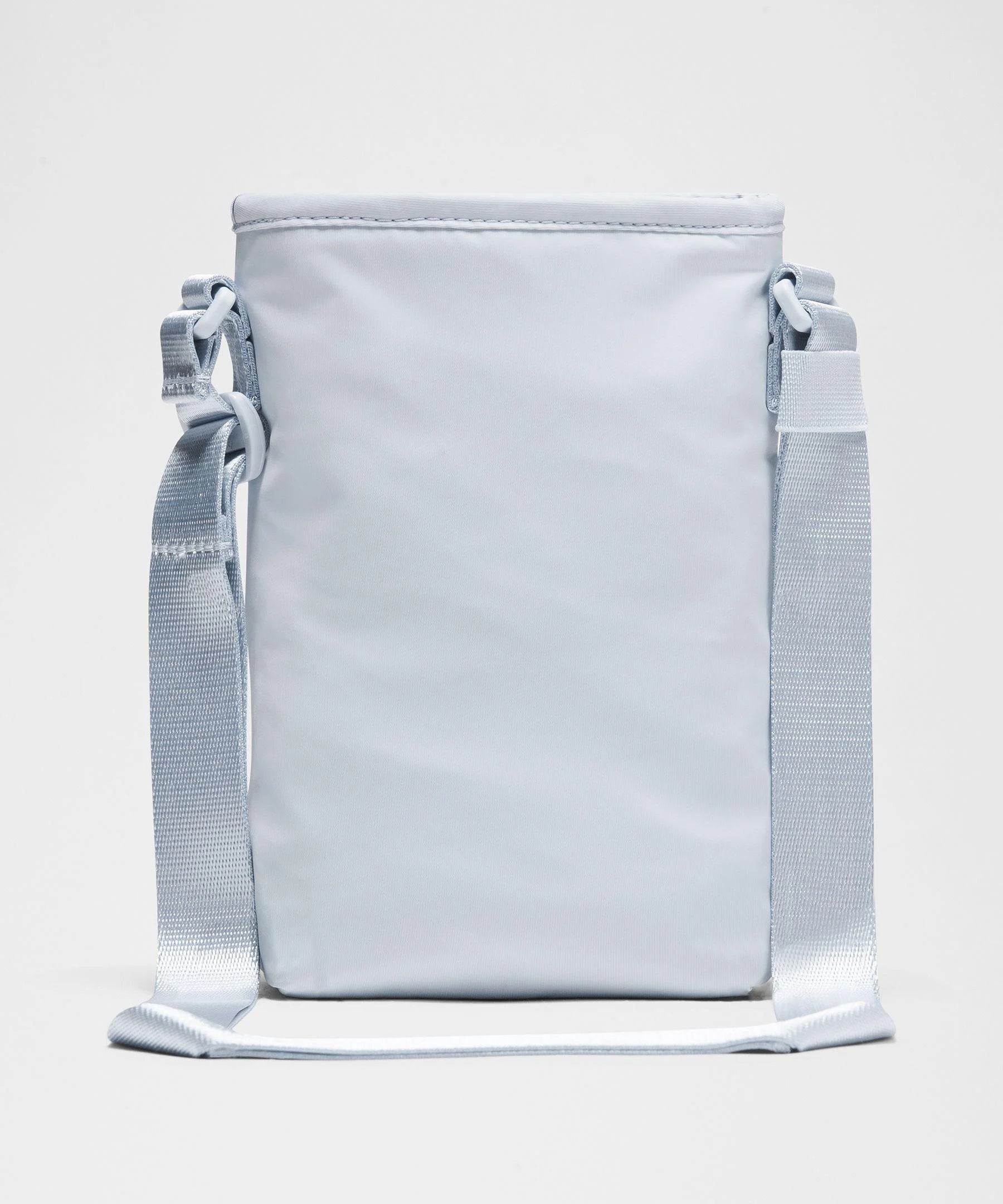 Bolsa para Garrafa Térmica - Cross Bottle Lululemon em cor cinza, ideal para transporte de garrafas e itens pessoais com segurança.
