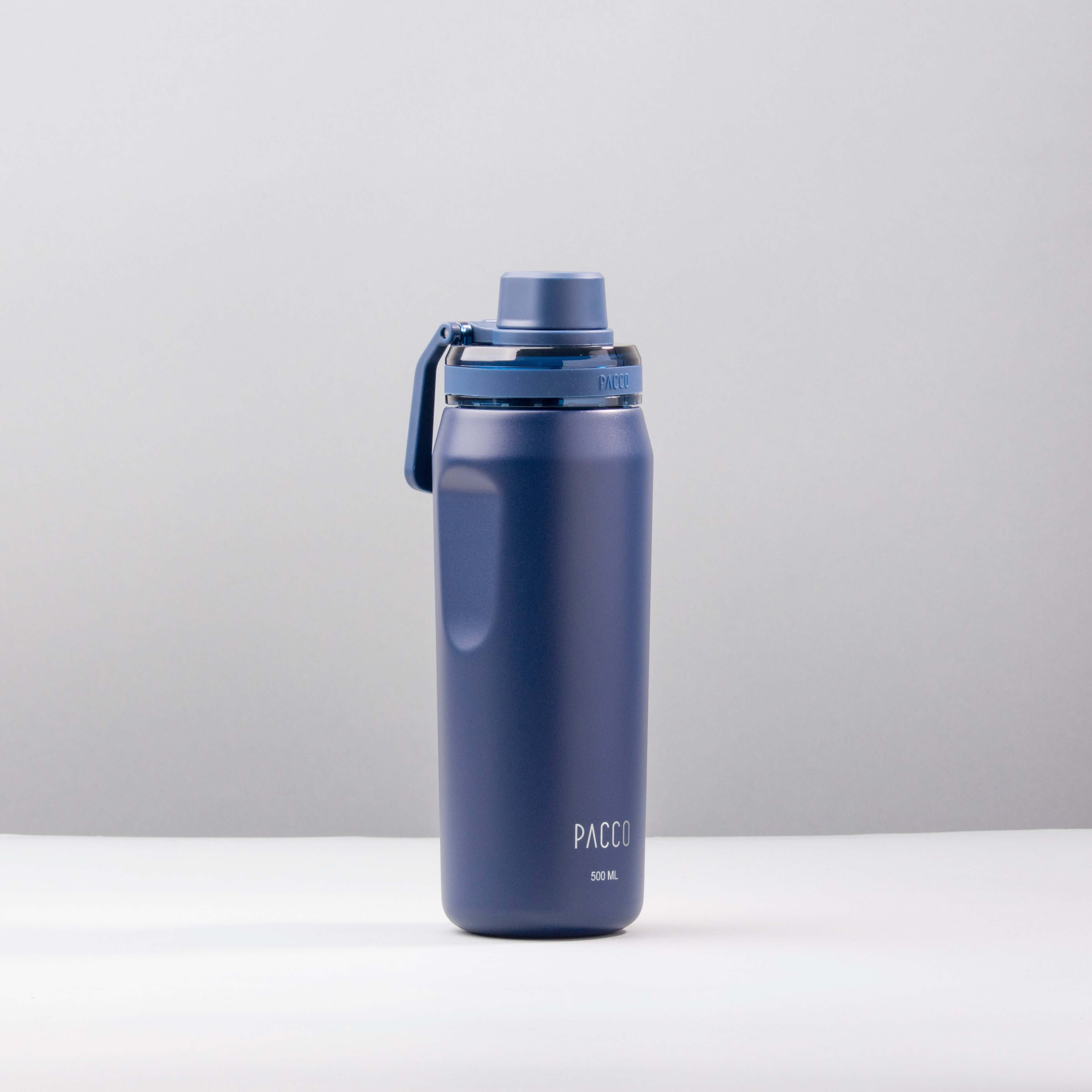 Garrafa Térmica PACCO Vyta 500ml em aço inox cirúrgico azul com isolamento a vácuo, ideal para manter bebidas quentes e frias.