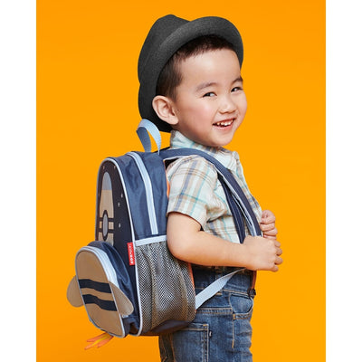 Mochila Infantil Spark Skip Hop Espaço, em uso por uma pessoa