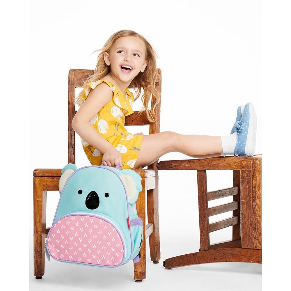 Mochila Infantil Zoo Skip Hop Koala, em uso por uma pessoa