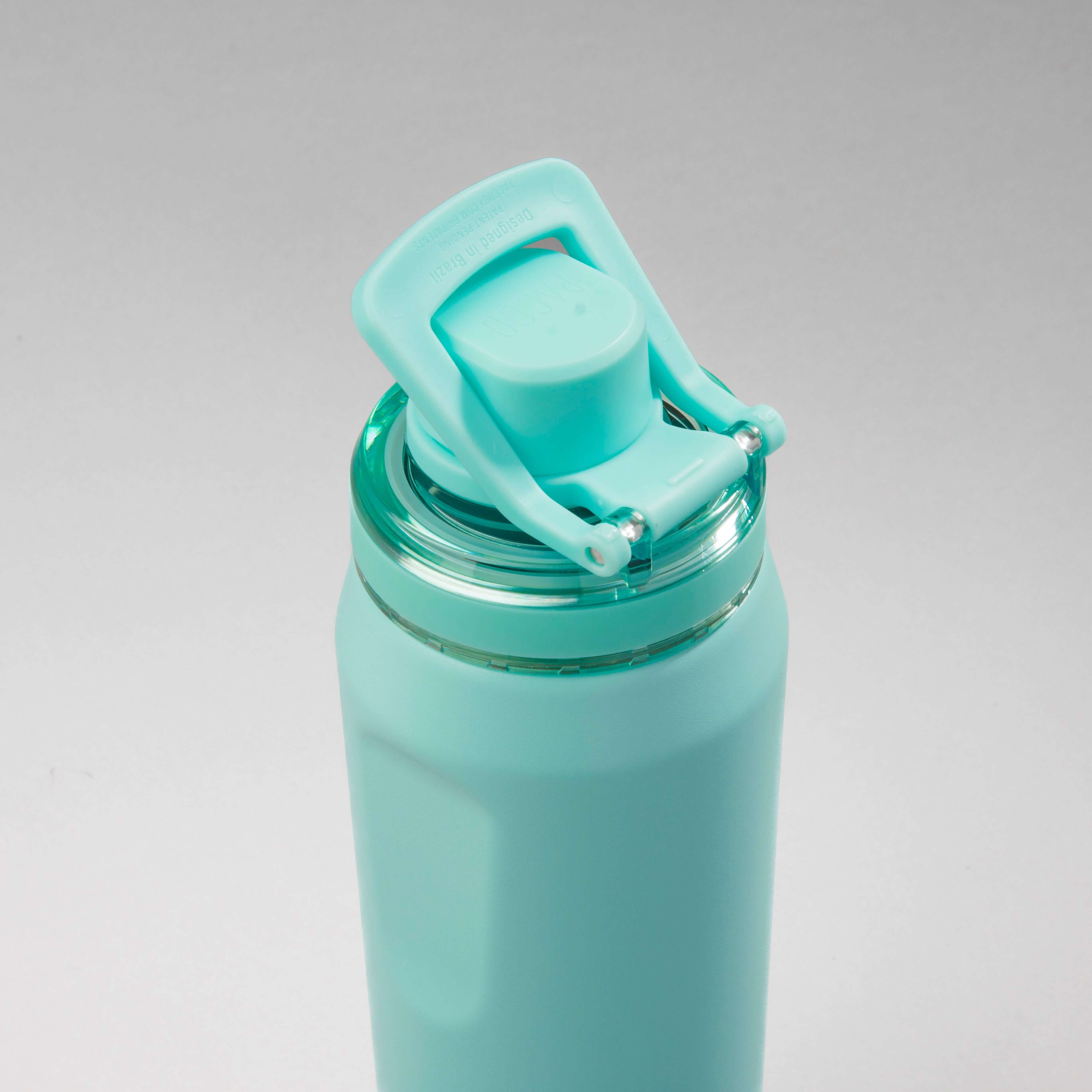 Garrafa Térmica PACCO Vyta 500ml em aço inoxidável com tampa azul claro, isolamento a vácuo, mantém bebidas frias ou quentes por horas.