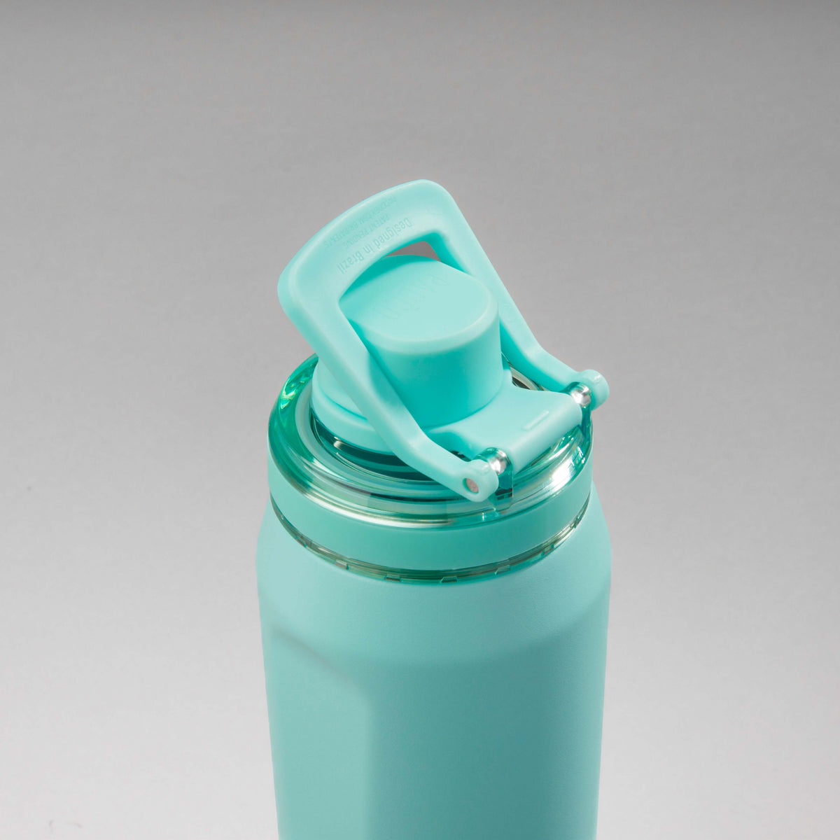 Garrafa Térmica PACCO Vyta 650ml em azul com design elegante e tampa prática, ideal para conservar bebidas quentes ou frias.