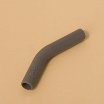 Ponteira de Silicone Eco Canudo PACCO cinza em fundo marrom