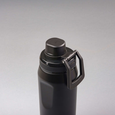 Garrafa Térmica PACCO Vyta 500ml em aço inox com tecnologia de isolamento a vácuo, tampa robusta, ideal para manter temperatura.
