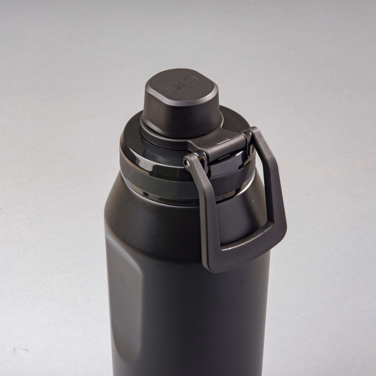 Garrafa Térmica PACCO Vyta 950ml em aço inox com isolamento térmico, vista superior do design moderno.