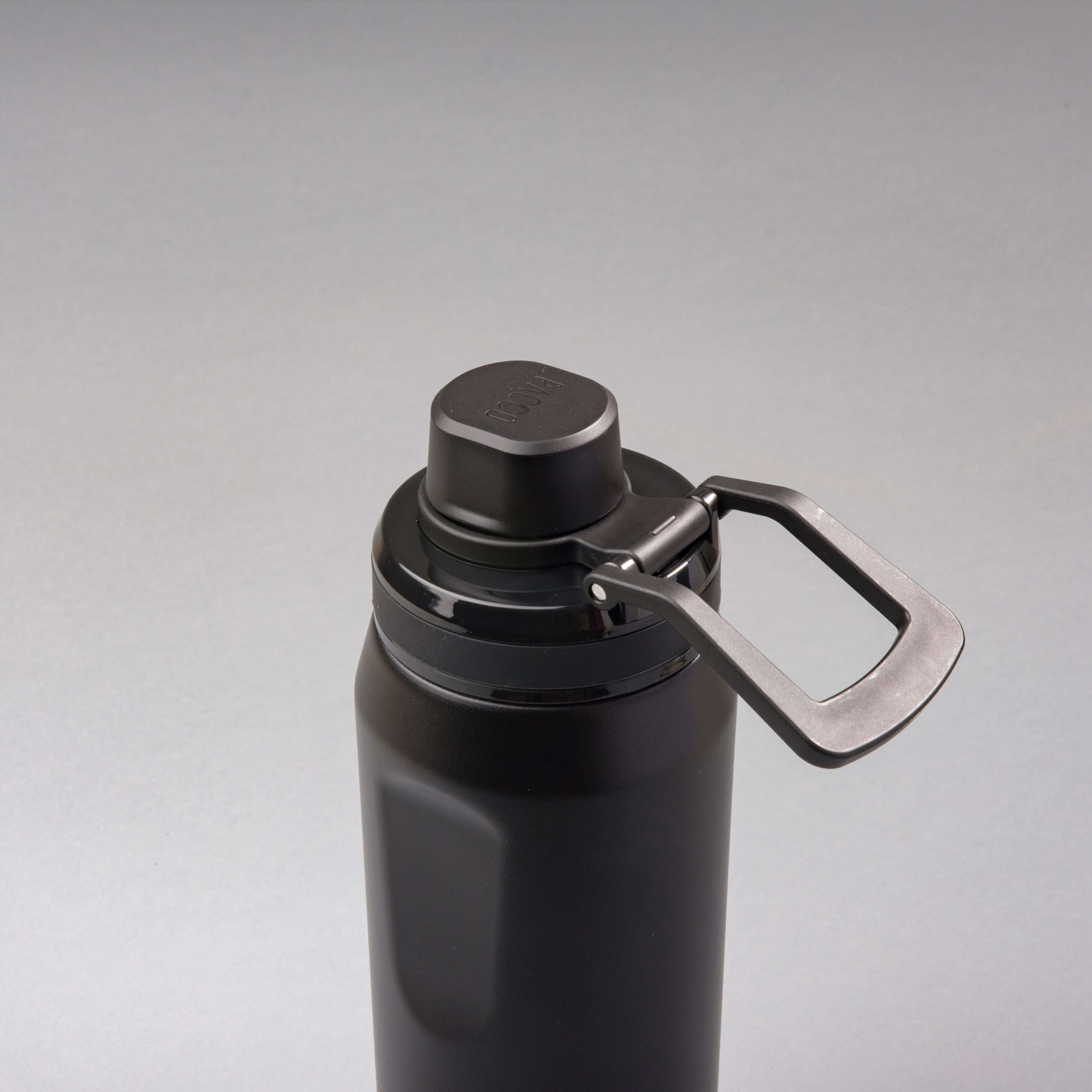 Garrafa Térmica PACCO Vyta 500ml preta, feita de aço inoxidável, vista superior destacando tampa e alça robusta.