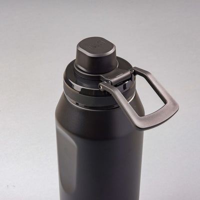 Garrafa Térmica PACCO Vyta 950ml em inox com isolamento térmico, sofisticação e durabilidade ideal para bebidas quentes e frias.