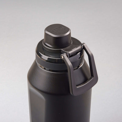 Garrafa Térmica PACCO Vyta 1200ml em aço inox, design elegante, capacidade térmica para bebidas quentes e frias.