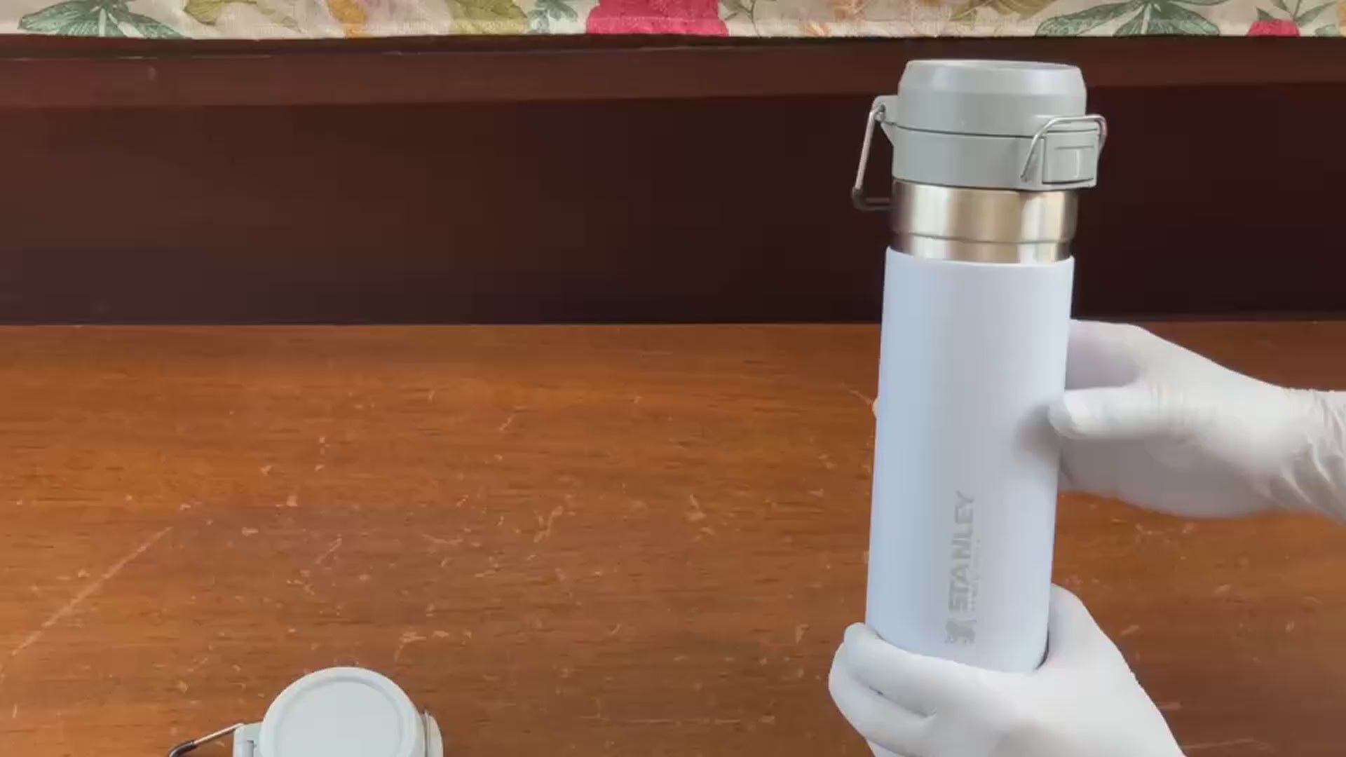 Carregar vídeo: Video tampa quick flip emporio da garrafa