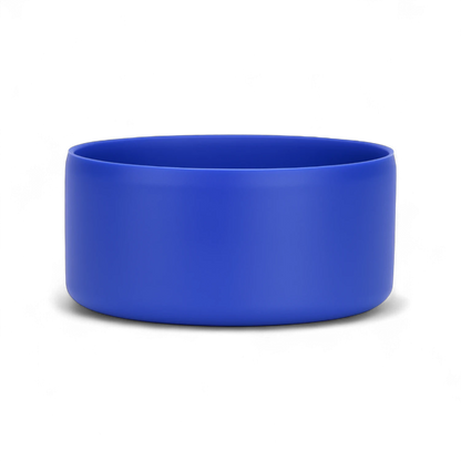 Protetor de Silicone G - by empório em azul, ideal para garrafas de 950-1200 ml, protege contra riscos e batidas.