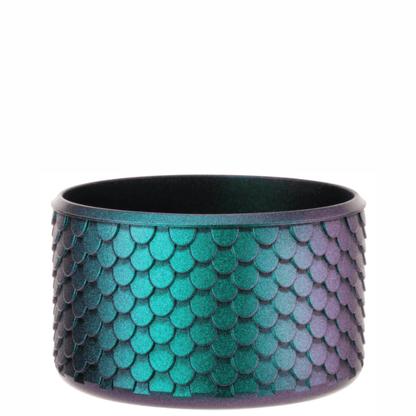 Capa de Silicone Sereia - Tamanho Original com efeito iridescente para proteção e charme em copos e garrafas.