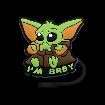 Protetor de Canudo Quencher - Variados com design criativo de personagem verde e texto 'I'm Baby' para higiene e proteção.