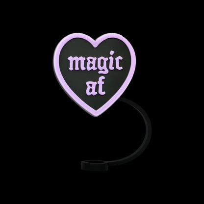 Protetor de Canudo Quencher - Variados com design de coração "magic af" em silicone. Perfeito para higiene e diversão.